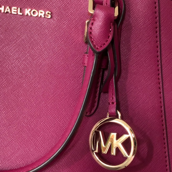 This is a brand new Micheal Kors genuine leather handbag and matching wallet. - Picture 5 of 10